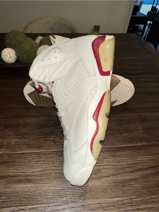 Air Jordan Retro 6 Maroon main image 6